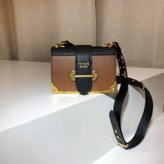 프라다 카이에숄더백