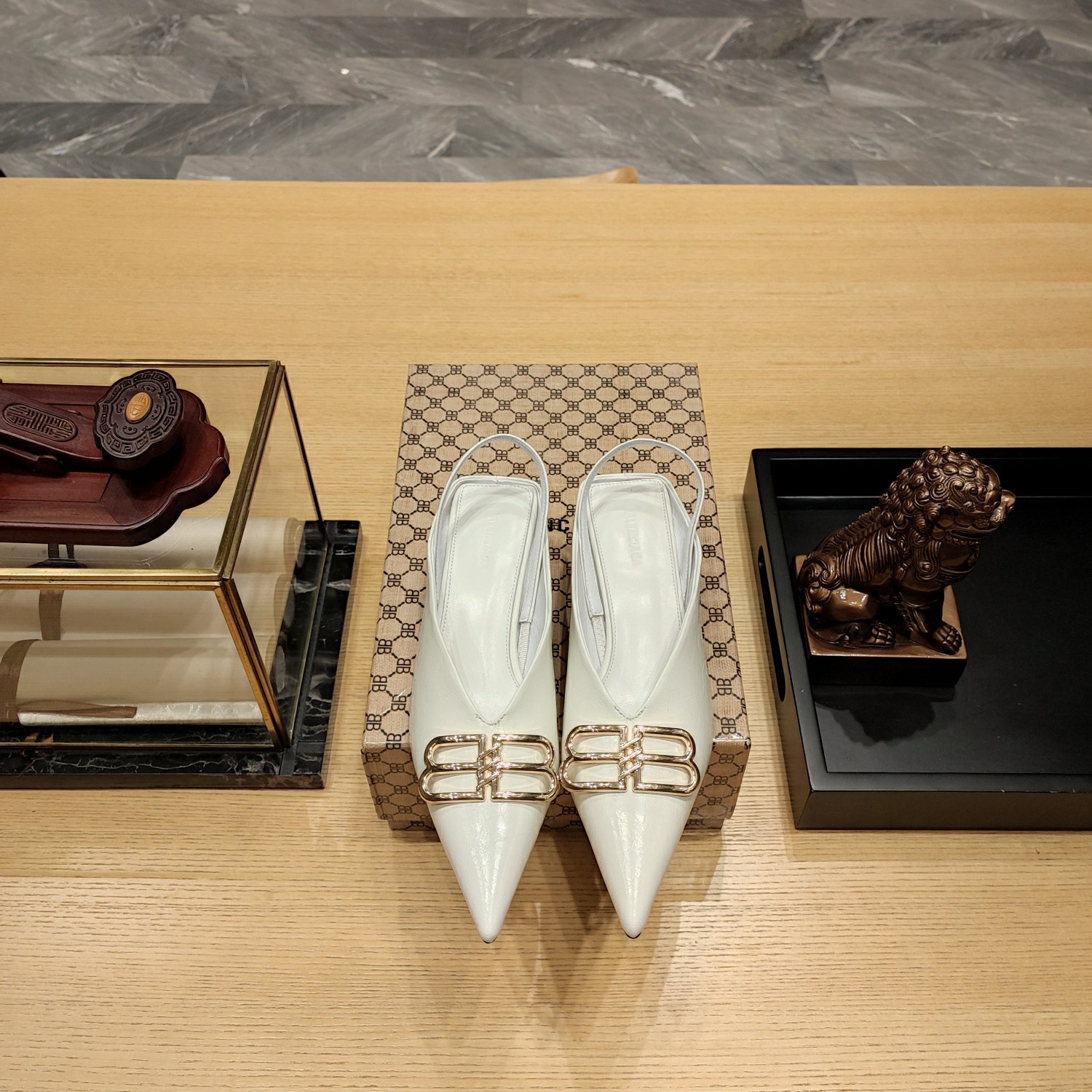 발렌시아가 슬링백