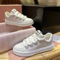 미우미우 스니커즈