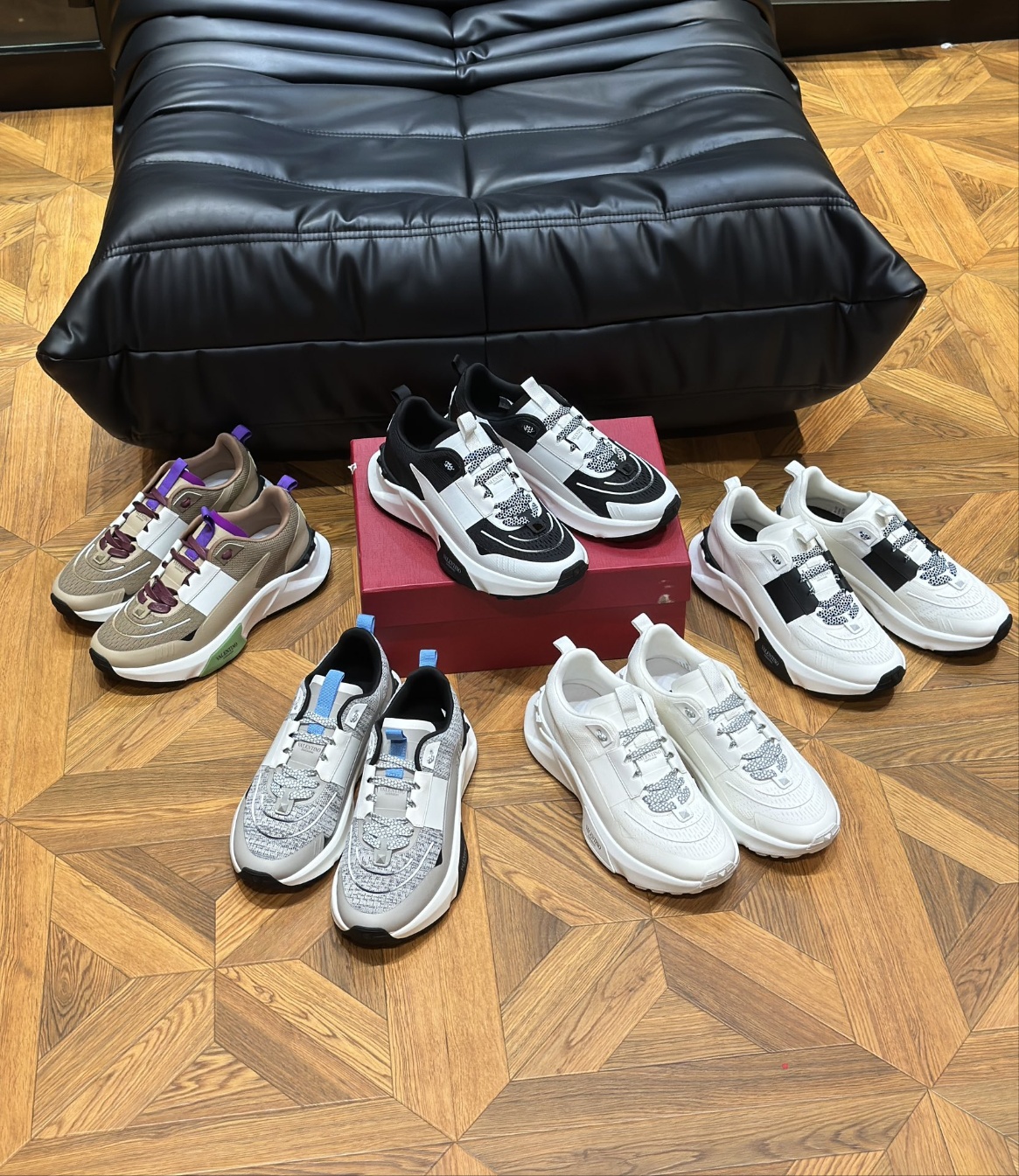 발렌티노 스니커즈