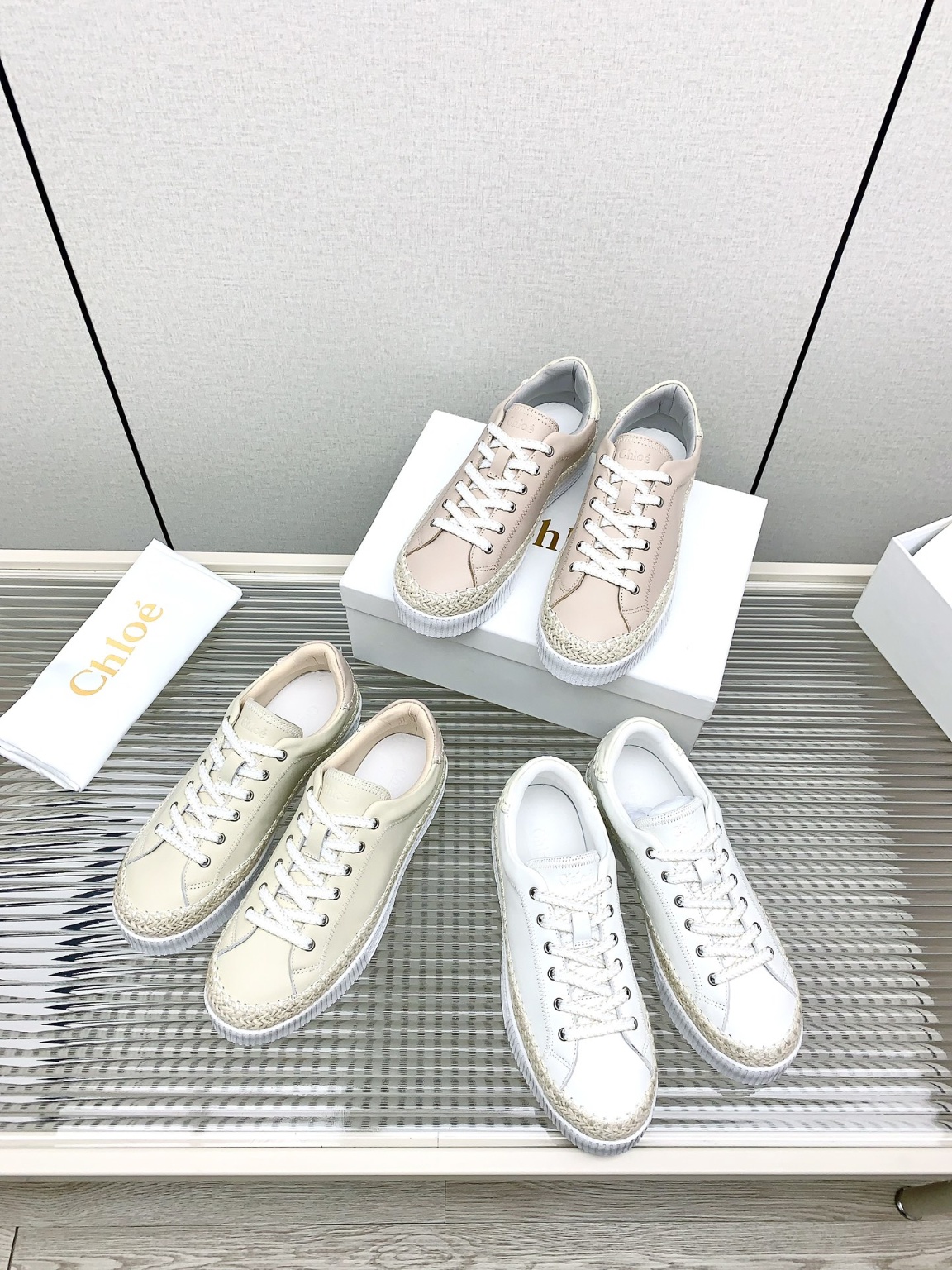 끌로에 스니커즈