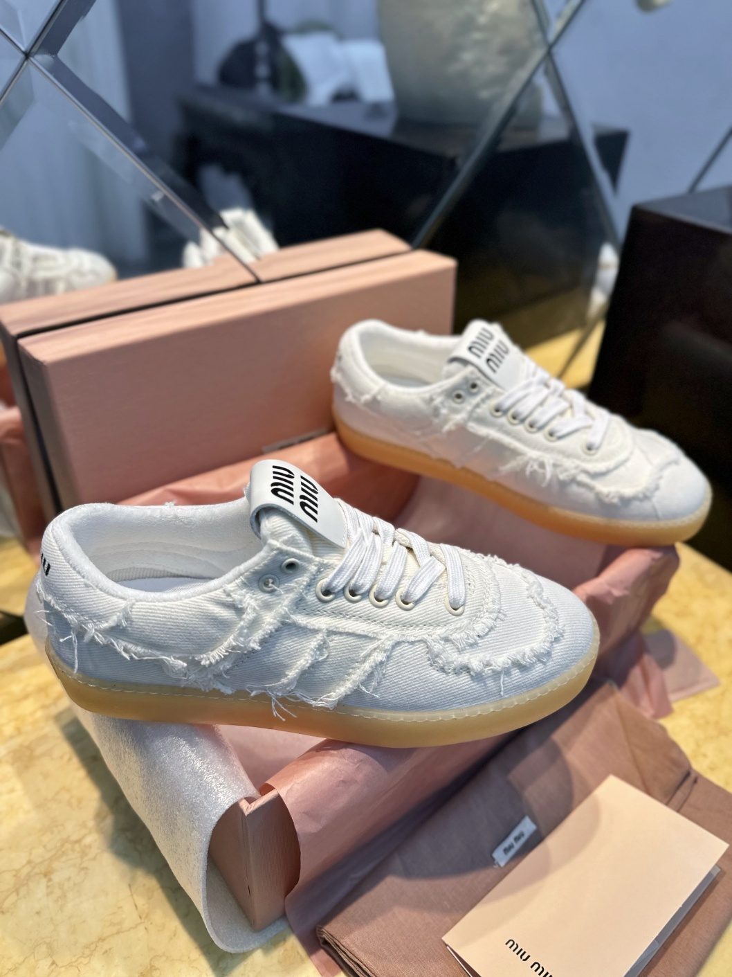 미우미우 스니커즈