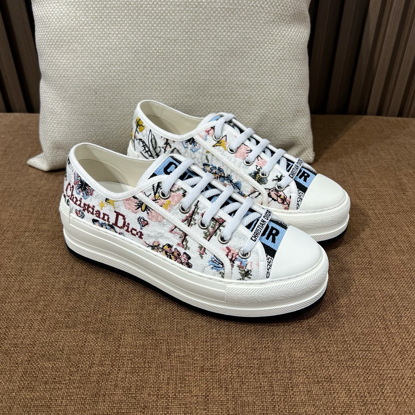 디올 스니커즈