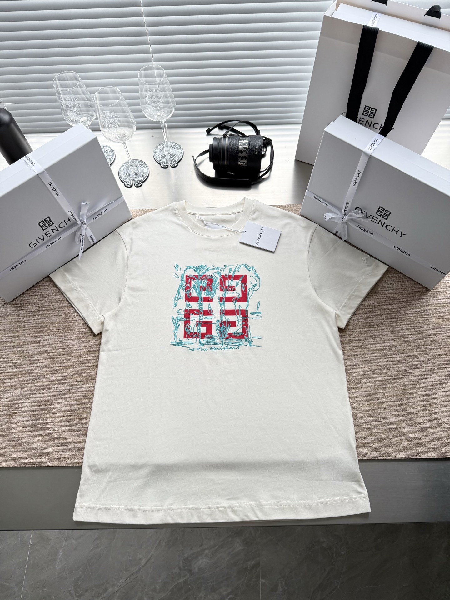 지방시 반팔티