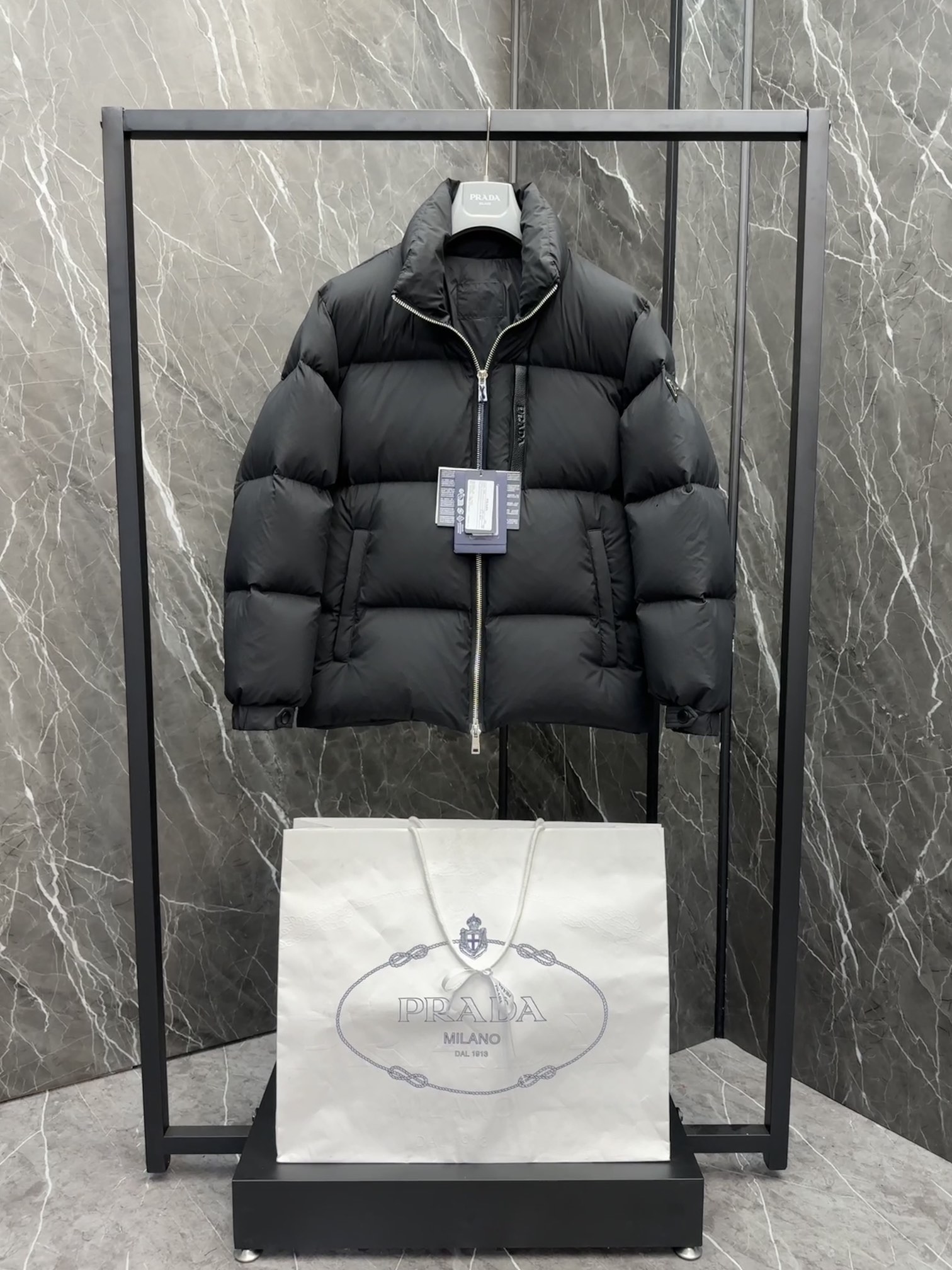 프라다 패딩