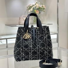 디올 뚜즈흐버티컬스몰토트백(여왕샵)