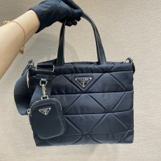 프라다 리나일론패딩토트백