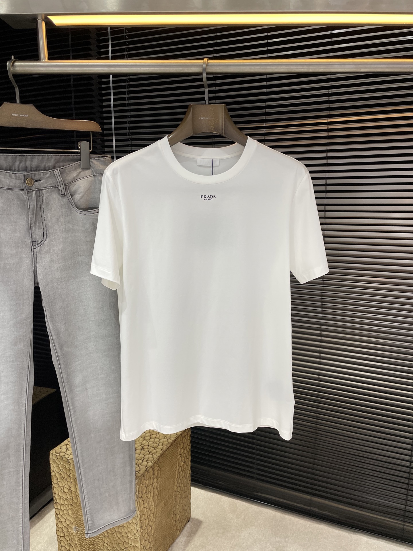 프라다 반팔티